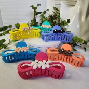 6 Acrylic Hair Claw Clips with Flower Detail New